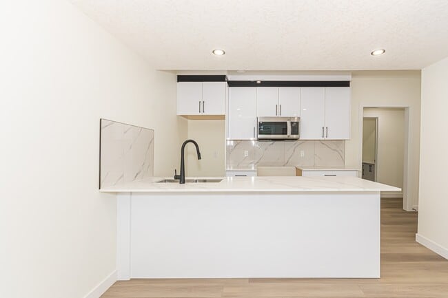 Building Photo - 15103-15196 96 Ave NW