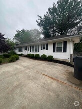 Building Photo - 810 Maple Ave
