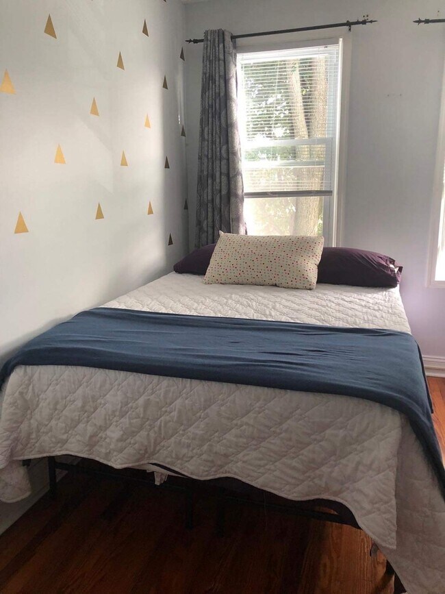 Dormitorio amueblado - 701 W 37th St