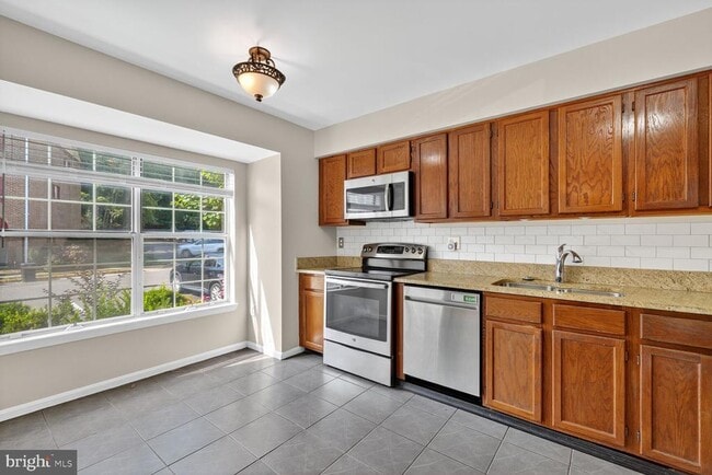 Building Photo - 6076 Heatherwood Dr