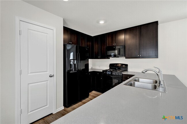 Building Photo - 231 Gabbro Gdns