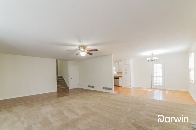 Building Photo - 60 E Hearthstone Dr E, Newnan, GA 30263