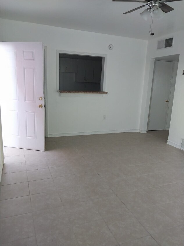 Primary Photo - 1707 N Stanton St