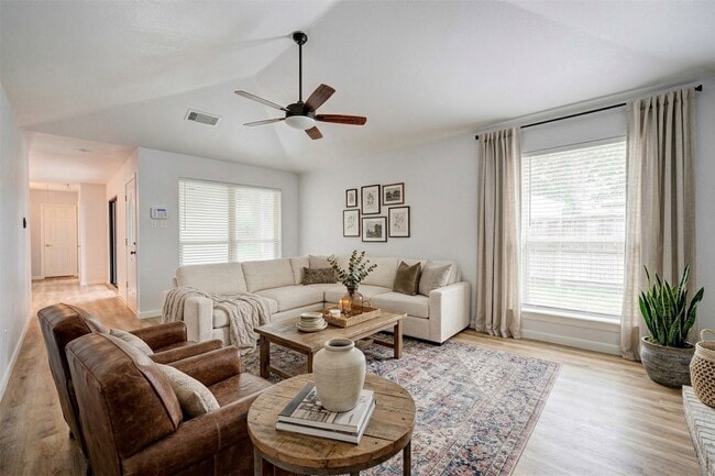Foto del edificio - 18506 Glen Briar Ln