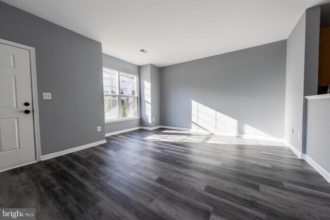 Building Photo - 7685 Duneiden Ln