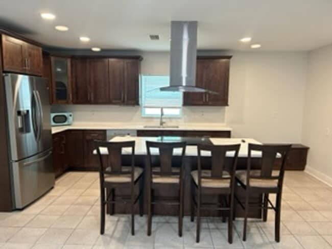 Building Photo - Beautiful 3/2 Available now!