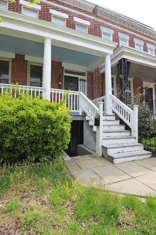 Primary Photo - 148 Adams St NW