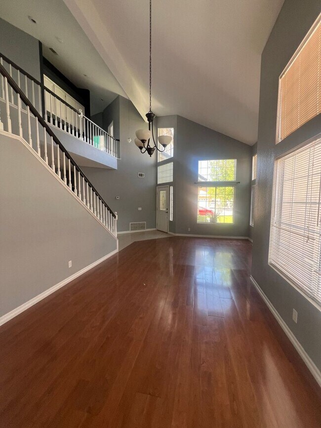 Foto del edificio - Welcome Home in the Desirable Orangecrest Community!