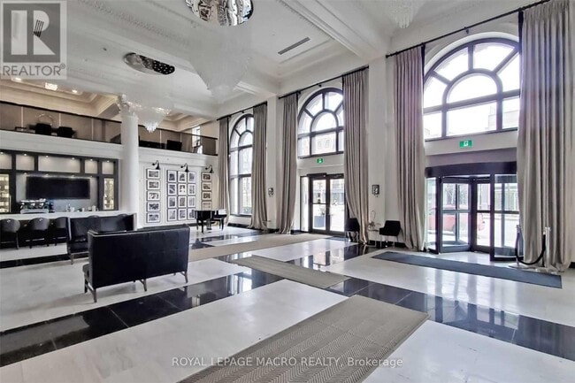 Building Photo - 112 King St E