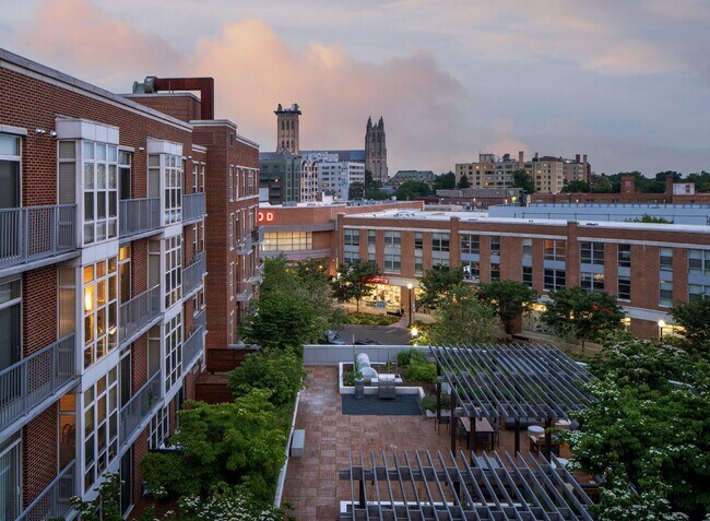 Foto del edificio - 3335 Idaho Ave NW