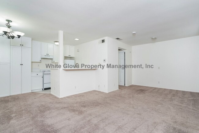Building Photo - Charming Studio Condo with Garage in Desirable Las Palmas Community