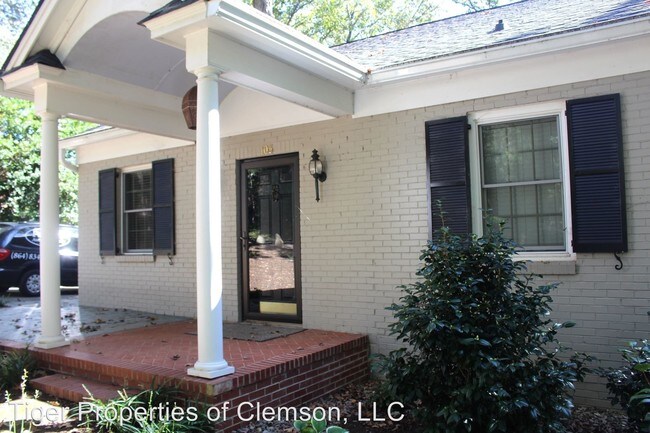 Building Photo - 103 Dogwood Dr