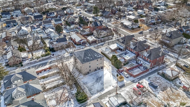 Building Photo - 1513 Maple St