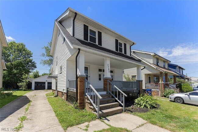 Foto del edificio - 3790 W 116th St