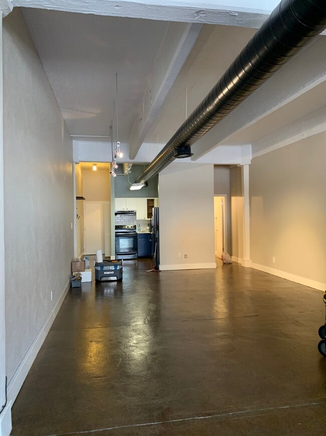 Building Photo - 408 S Front St
