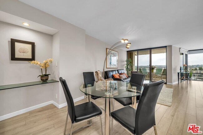 Building Photo - 4314 Marina City Dr