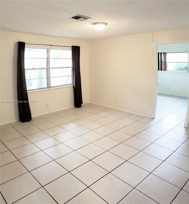 Foto del edificio - 5939 NW 19th St