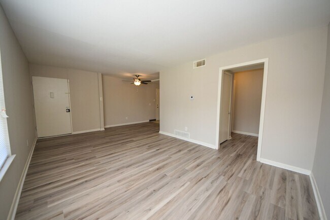 Foto del edificio - Midtown 2 bed, 1 bath near Overton Park.