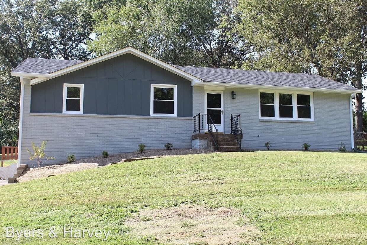 Primary Photo - 3 br, 1.5 bath House - 21 Binks Dr