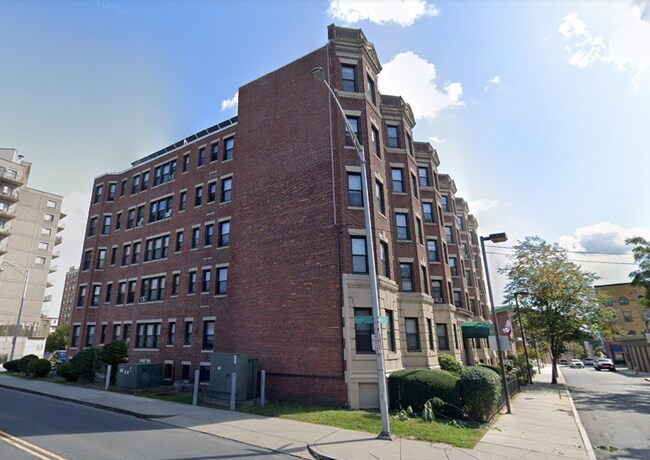 Building Photo - 26 Washington St