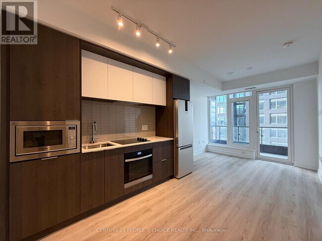 Building Photo - 395 Square One Dr