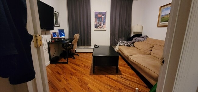 Living room, faces 1st St - 407 1st St