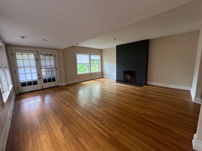Building Photo - 2673 Euclid Heights