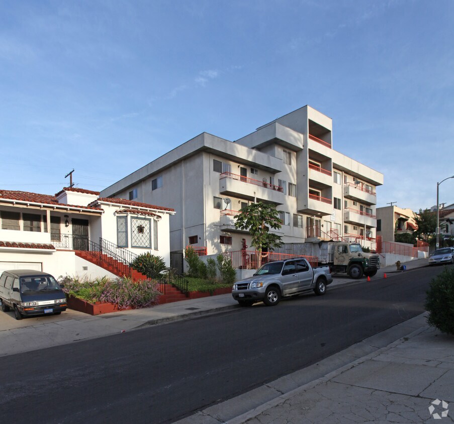 Building Photo - 949 White Knoll Dr
