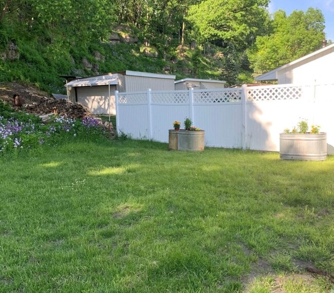 Building Photo - 1071 Kaufmann Ave