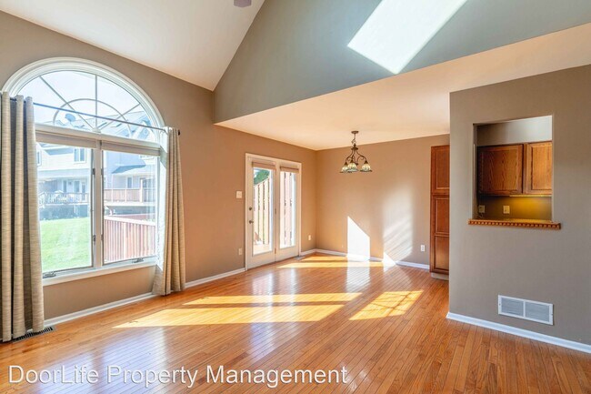 Foto del edificio - 3 br, 2.5 bath House - 113 S. Orchard Avenue