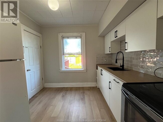 Building Photo - 944 McKay Ave