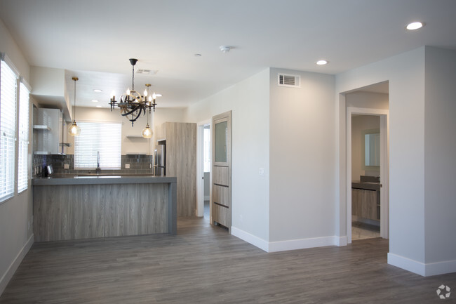 3HAB, 3BA - 1832 ft² - APT MERIDIAN AT PHILLIPS RANCH