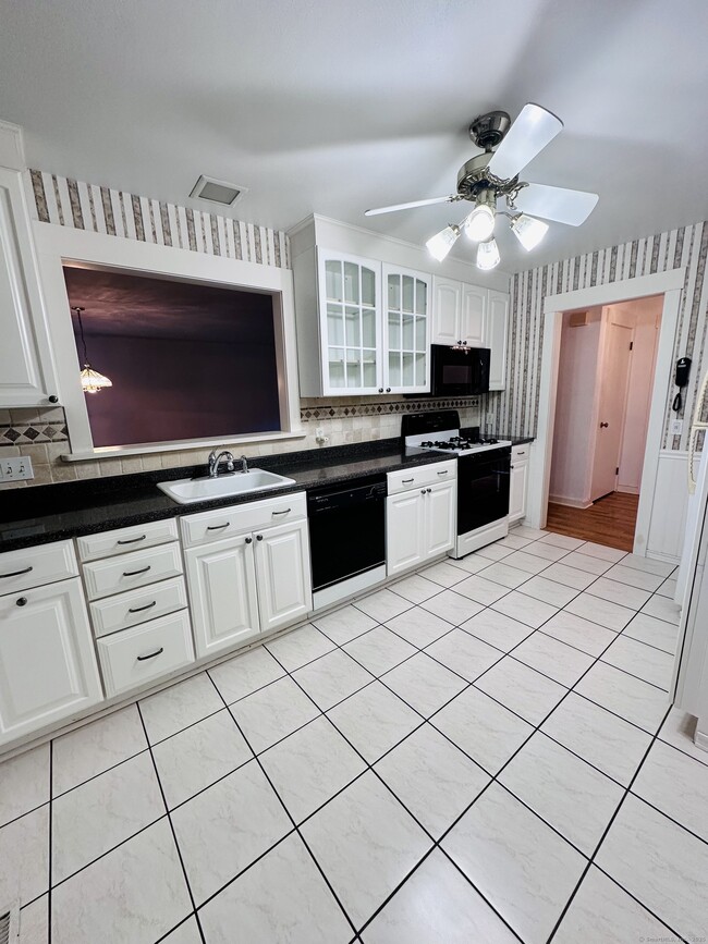 Building Photo - 152b Apache Ln