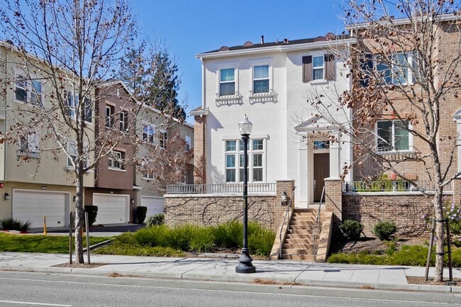 Building Photo - Wow! What a Great Home! Available Now!
