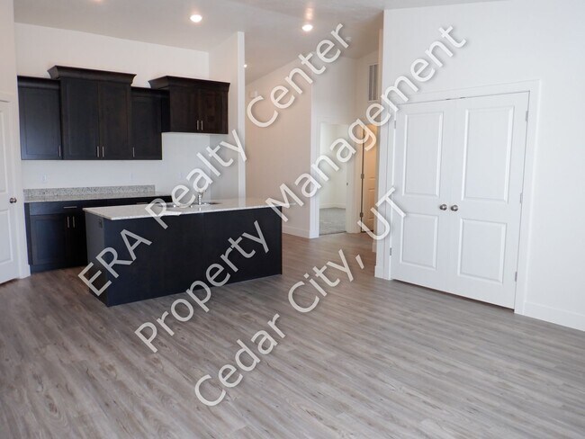 Building Photo - Move-in Bonus! - 3 bedroom - 2 Bath - Single Level Twin Home