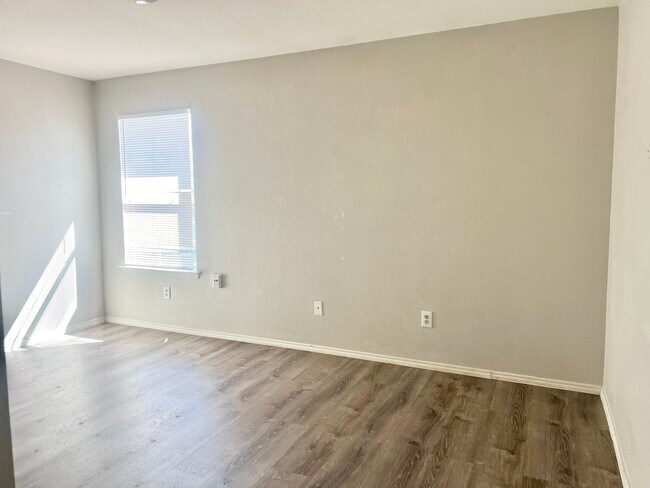 Foto del edificio - 406 Bellevue Ln