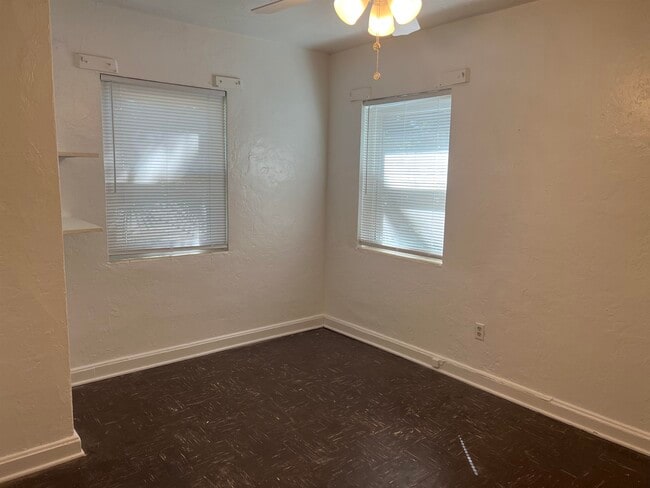 Building Photo - 873 Campus Cir