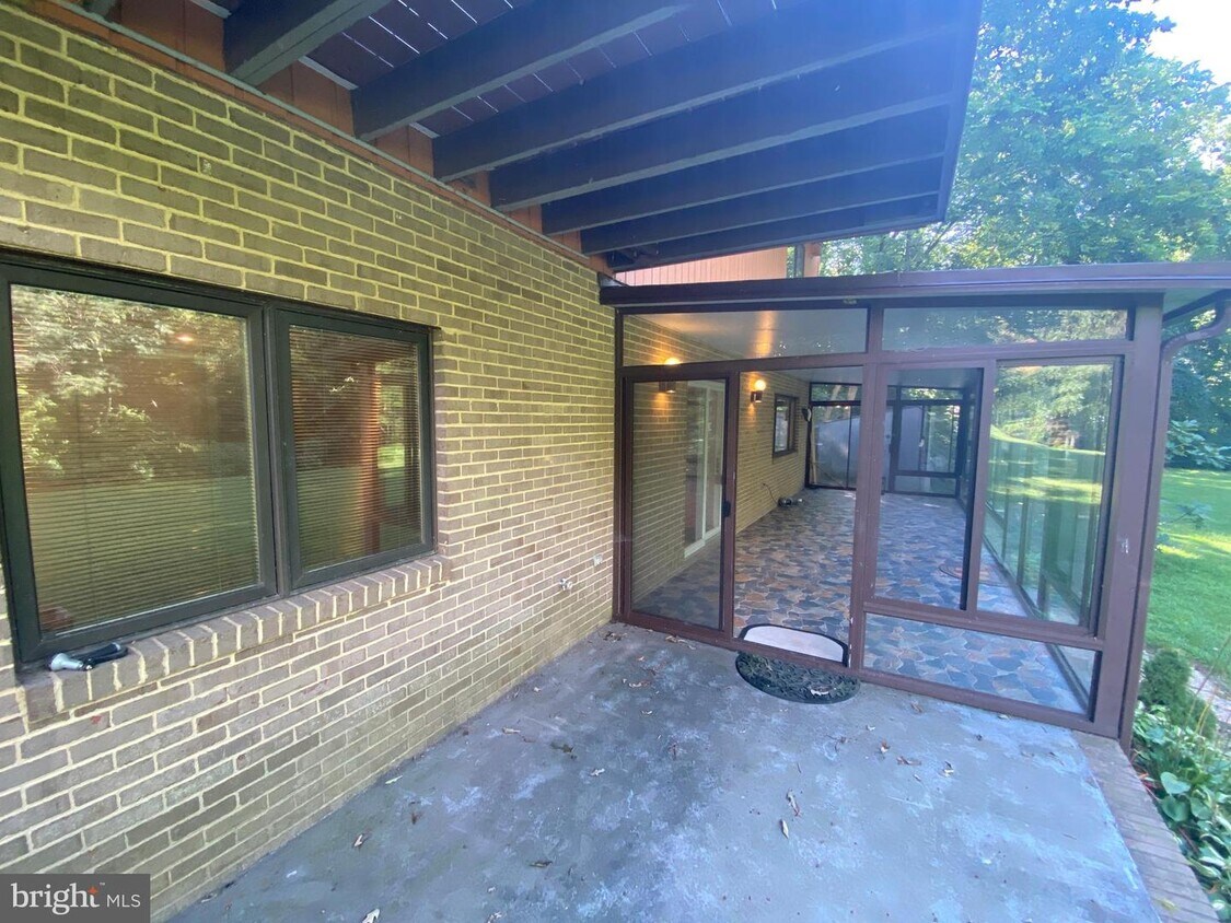 Primary Photo - 9 Walter Cir