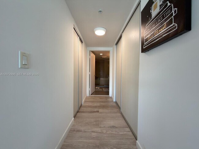 Foto del edificio - 6620 Indian Creek Dr