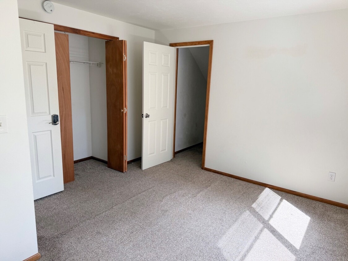 Primary Photo - 3776 SW Fairhaven Dr