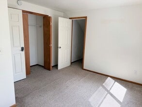Building Photo - 3776 SW Fairhaven Dr