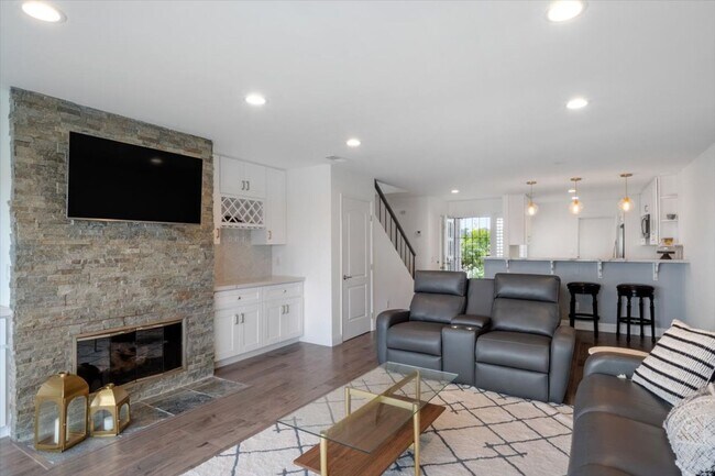 Building Photo - 2-Bed, 2.5 Bath Ocean View Townhome in Alta Mira Carlsbad