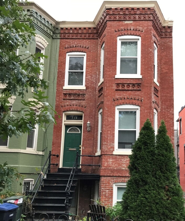 Foto principal - 710 7th St NE