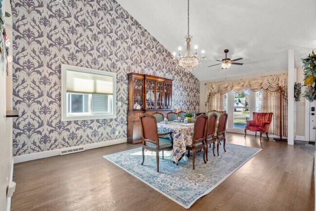 Building Photo - Work Friendly Renovated Home in University...
