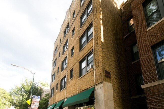 Building Photo - 653 W Belmont Ave