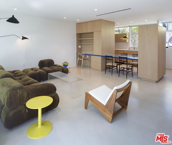 Foto del edificio - 2845 1/2 Avenel St
