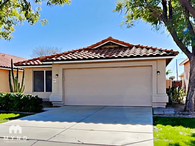 Building Photo - 8027 W Laurel Ln