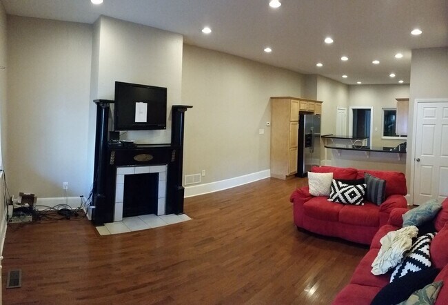 Building Photo - Luxury 3 bedrooms + 2 Guest Rooms / Home O...