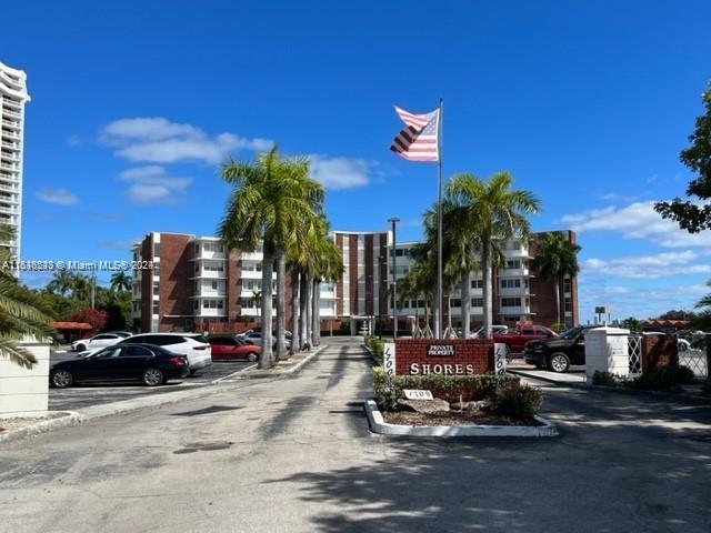 Foto principal - 1700 NE 105th St