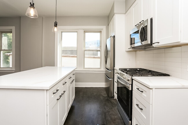 Building Photo - 2208 N Talman Ave